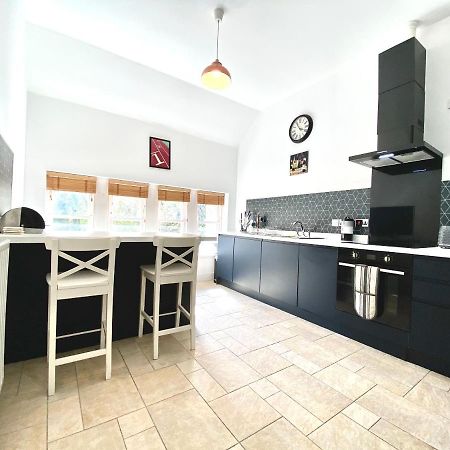 Serviced Accommodation Moray - Lesmurdie House Elgin Bagian luar foto